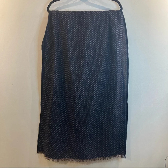 LUCKY BRAND 100% Wool Dark Blue Tiny Geometric Design Micro Fringe Large Scarf - Picture 6 of 6